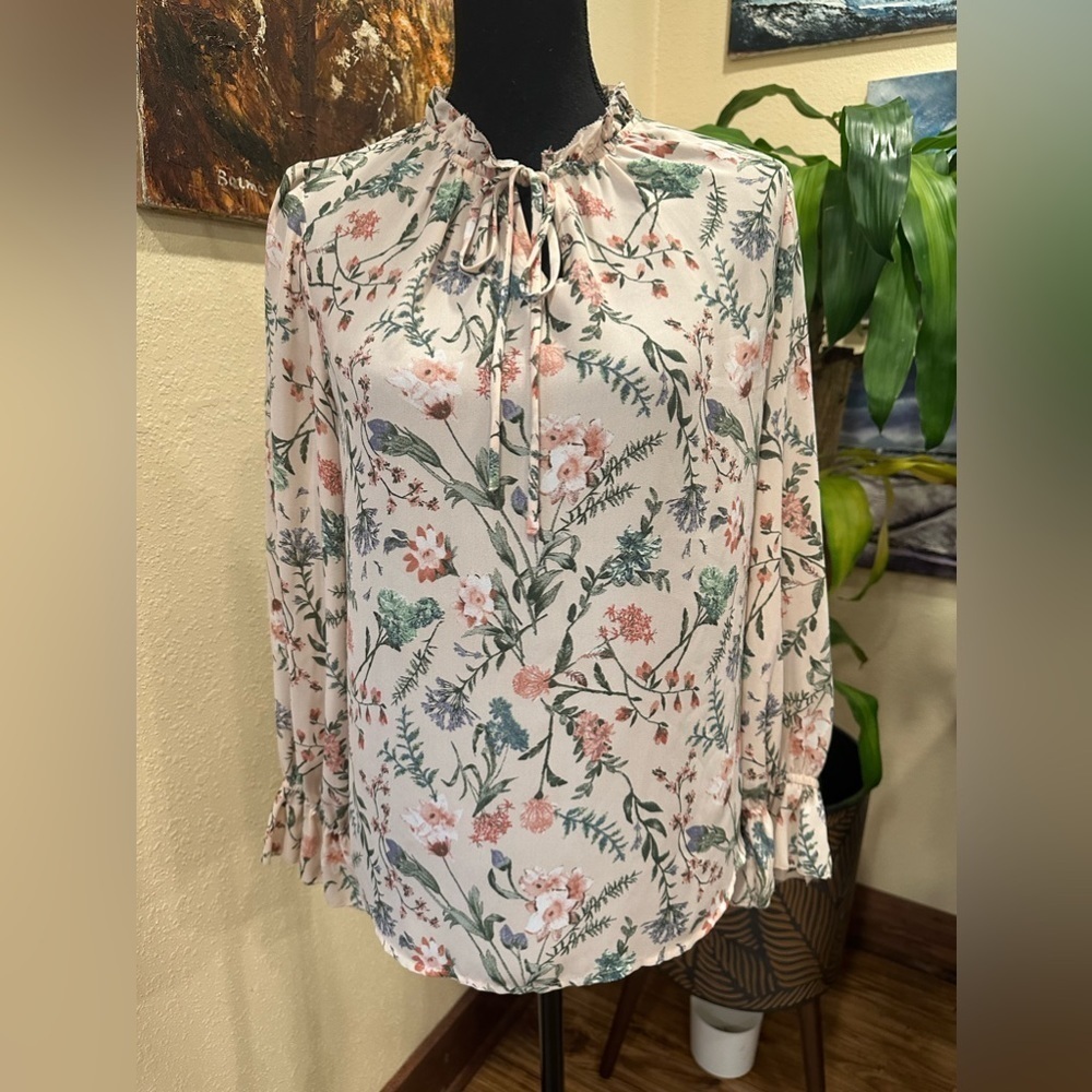 EUC VIOLET & CLAIRE CHIFFON CREAM W FLOWERS FLOWY BLOUSE W LONG SLEEVE SZ S